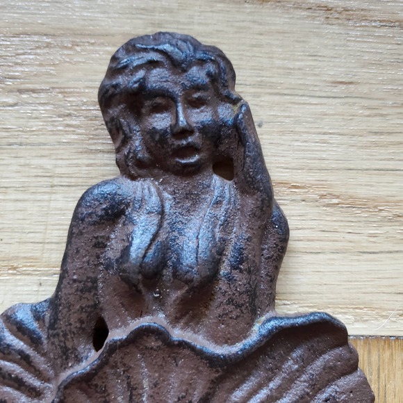 Hollywood Pinup Cast Iron Bottle Opener - Picture 4 of 4